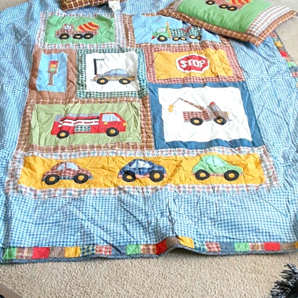 Twin mattress comforter and pillow and pillow case